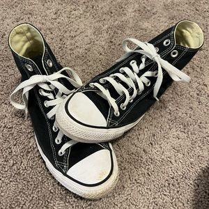 Size 9 in womens Converse.